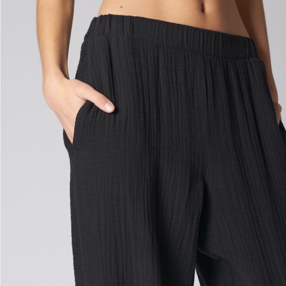 2/$300 Xirena black cotton gauze Demsey wide leg pants - Medium - Picture 2 of 8